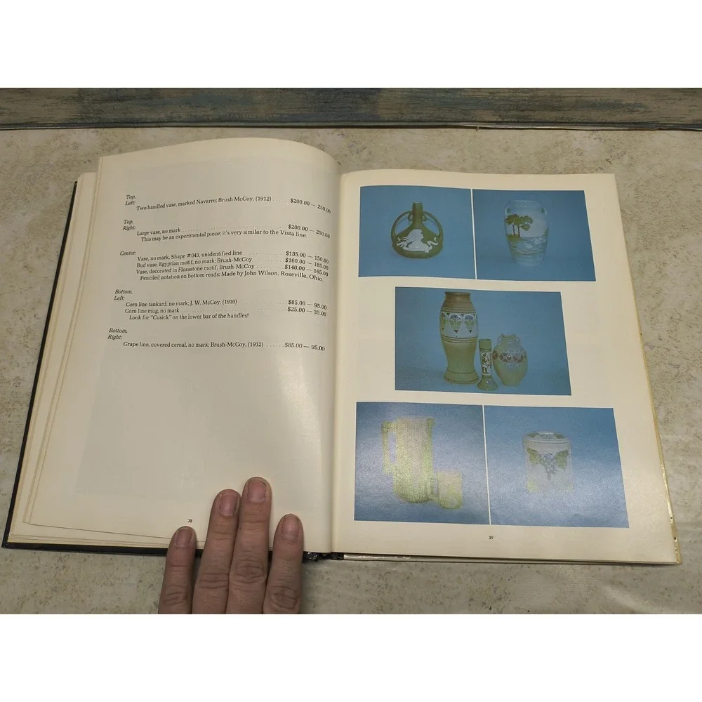 The Collector's Encyclopedia‎ of McCoy Pottery by Bob Huxford and Sharon Huxford
